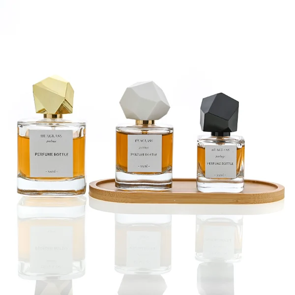 HUA0022 perfume bottle, heavy-base square cuboid glass bottle with clear finish, featuring a square paper label and an eye-catching irregular multi-faceted rock-shaped plastic cap with a high-gloss shiny finish and sharp geometric angles, elegant modern fragrance packaging design in 40ml