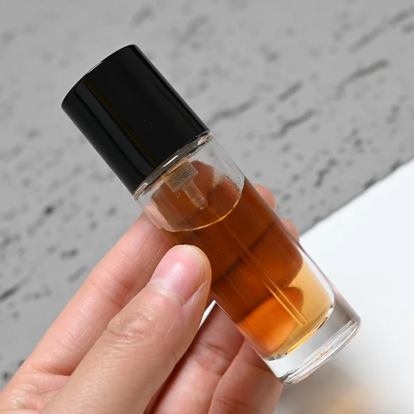 HUA0029 perfume bottle, slim cylindrical round clear glass purse-spray bottle featuring a tall cylindrical plastic cap with a smooth high-gloss shiny finish, elegant compact modern fragrance packaging design available in 10ml, 15ml, 20ml, and 30ml