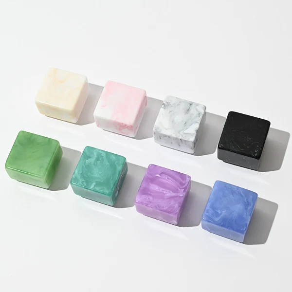 HUA0040 perfume bottle, heavy-base rectangular cuboid glass bottle with clear finish, featuring a side-aligned square paper label and a short rectangular block-shaped resin cap with an eye-catching marbled texture, elegant modern fragrance packaging design available in 15ml, 30ml, 50ml, and 100ml