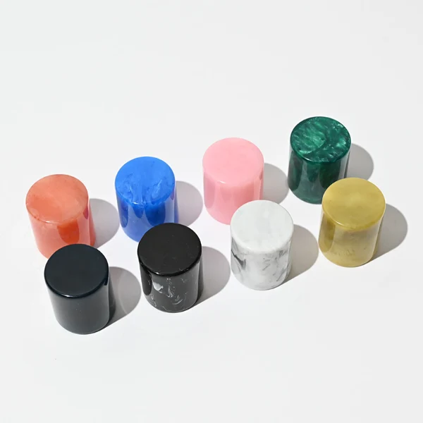 HUA0031 perfume bottle, heavy-base cylindrical glass bottle with a faceted shoulder and clear finish, featuring a square paper label, a matching neck, and a tall cylindrical resin cap with a colorful marbled finish, elegant modern fragrance packaging design available in 30ml, 50ml, and 100ml