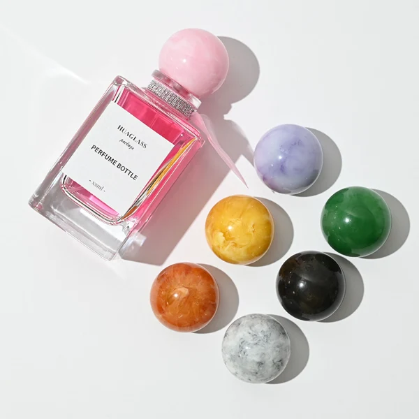 HUA0070 perfume bottles, rectangular clear glass with round colorful resin caps and metallic collars, pink and purple liquids, modern elegant design, 30ml 50ml 100ml.