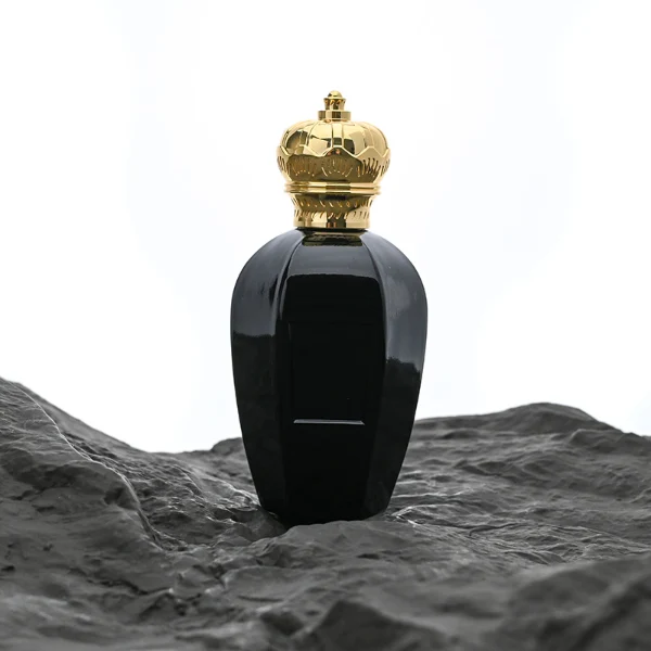 HUA0071 perfume bottle, black curved glass with gold crown-shaped zinc-aluminum alloy cap, rectangular front panel, luxurious classic design, available in 30 ml, 50 ml, and 100 ml