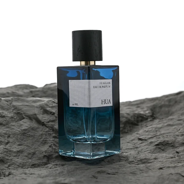HUA0073 perfume bottle, rectangular colored glass with liquid, black wooden ring-shaped cap, modern luxurious design, available in 30 ml, 50 ml, and 100 ml