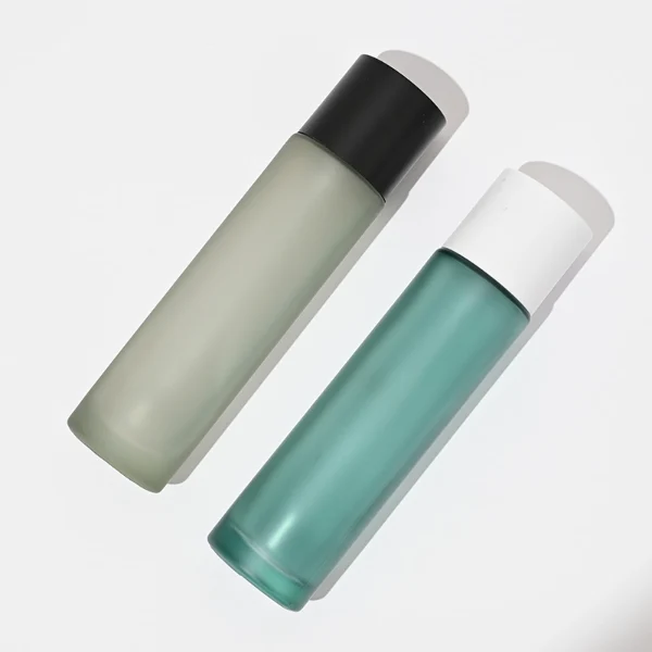 HUA0074 perfume bottle, cylindrical colored glass with liquid, colored wooden cap, modern minimalist design, available in 30 ml, 50 ml, and 100 ml