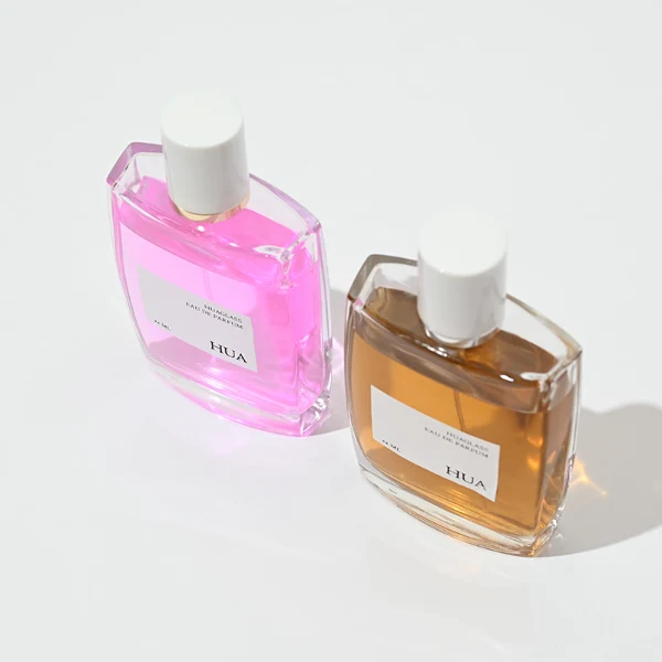 HUA0081 perfume bottle, square clear glass, glossy white cylindrical plastic cap with yellow or silver ring, modern elegant design, available in 100 ml