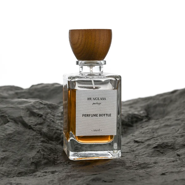 HUA0083 perfume bottle, square clear glass, wooden stopper-style cap, modern elegant design, available in 30 ml, 50 ml, and 100 ml