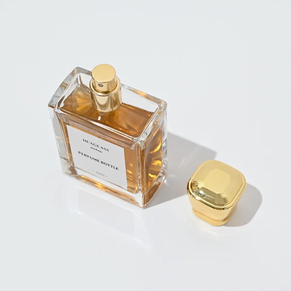 HUA0086 perfume bottle, square glass with liquid, glossy tapered plastic cap, modern elegant design, available in 30 ml, 50 ml, and 100 ml