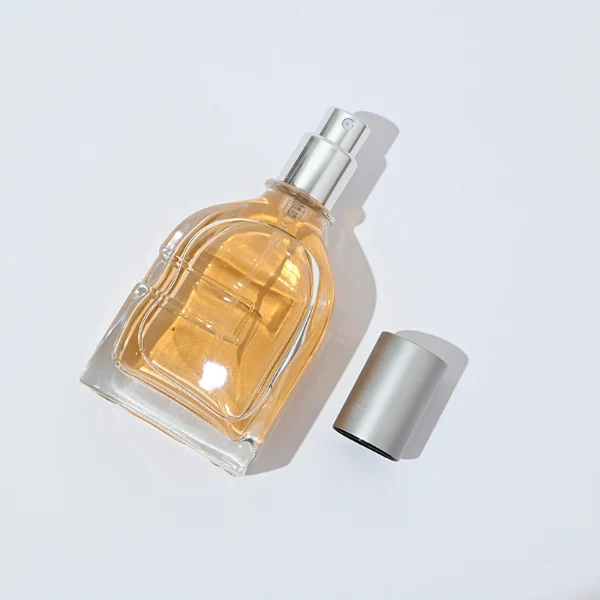 HUA0087 perfume bottle, irregular rectangular glass with liquid, aluminum and wooden cap, modern elegant design, available in 30 ml