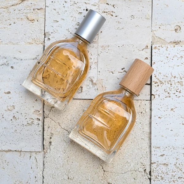 HUA0087 perfume bottle, irregular rectangular glass with liquid, aluminum and wooden cap, modern elegant design, available in 30 ml