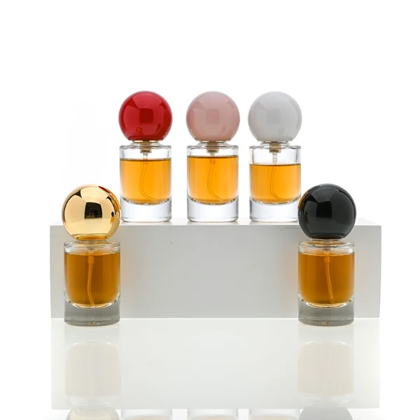 HUA0088 perfume bottle, cylindrical internally sprayed glass with liquid, glossy spherical plastic cap in various colors, modern elegant design, available in 15 ml, 20 ml, and 30 ml