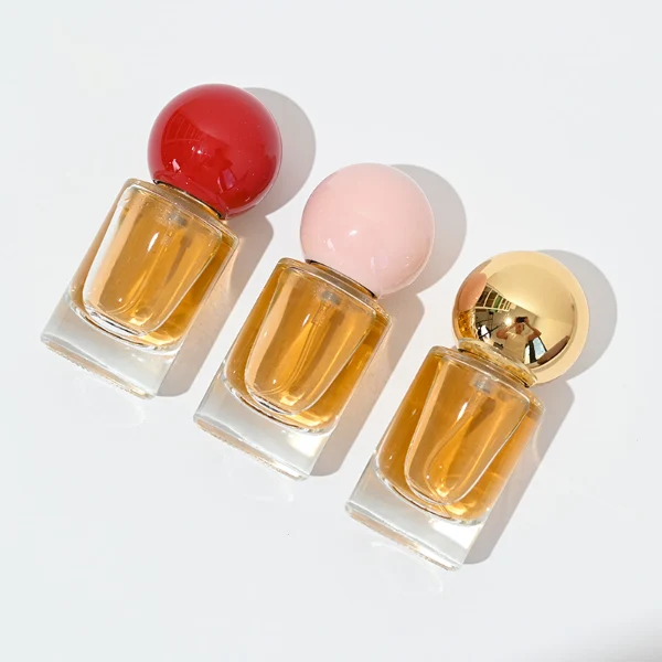 HUA0088 perfume bottle, cylindrical internally sprayed glass with liquid, glossy spherical plastic cap in various colors, modern elegant design, available in 15 ml, 20 ml, and 30 ml