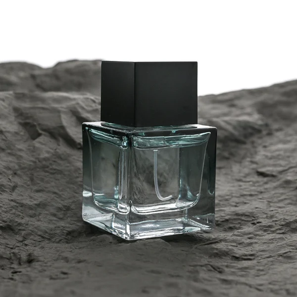 HUA0090 perfume bottle, square glass with liquid, black wooden square cap, modern minimalist design, available in 30 ml, 50 ml, and 100 ml