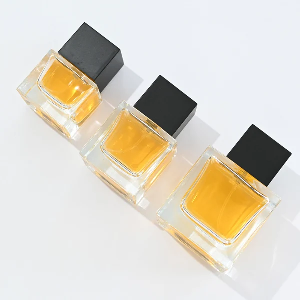 HUA0090 perfume bottle, square glass with liquid, black wooden square cap, modern minimalist design, available in 30 ml, 50 ml, and 100 ml