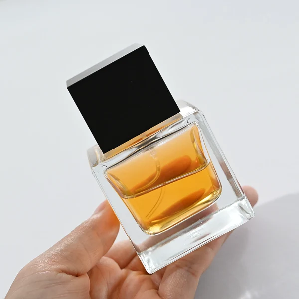 HUA0090 perfume bottle, square glass with liquid, black wooden square cap, modern minimalist design, available in 30 ml, 50 ml, and 100 ml