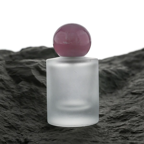 HUA0091 perfume bottle, cylindrical frosted white glass with liquid, colorful synthetic resin spherical cap, modern elegant design, available in 30 ml, 50 ml, and 100 ml