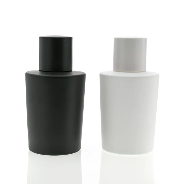 HUA0098 perfume bottle, matte plastic bottle with matching plastic cap in black and white, modern minimalist design, available in 50 ml and 75 ml