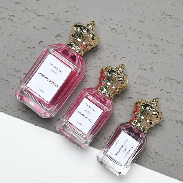 HUA0099 perfume bottle, faceted clear glass with liquid, glossy crown-shaped plastic cap, modern elegant design, available in 50 ml and 75 ml