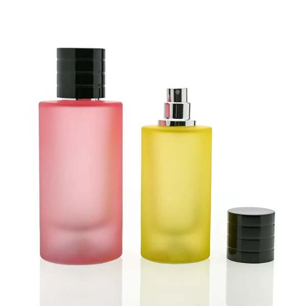 HUA0105 perfume bottle, cylindrical colored frosted glass body with aluminum cap featuring layered ring texture and glossy finish, modern minimalist design, available in 30 ml, 50 ml, and 100 ml.