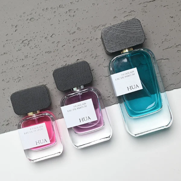 HUA0116 perfume bottle, rounded rectangular glass body with outer label, black rectangular plastic cap with yellow or silver neck accents, modern elegant design, available in 30 ml, 50 ml, and 100 ml.