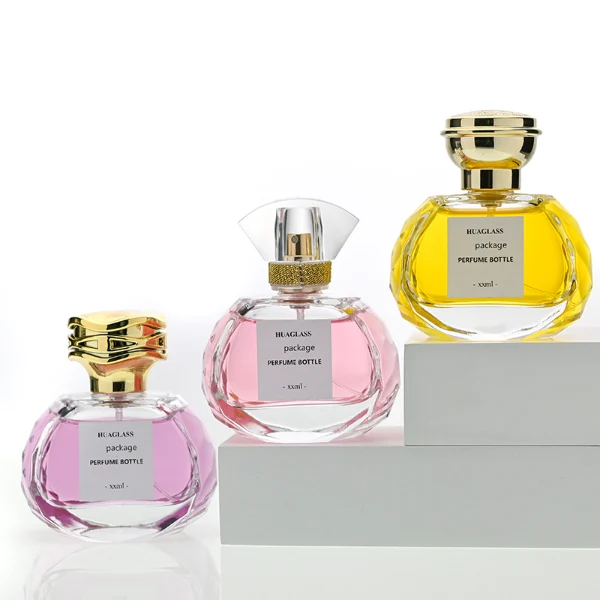 HUA0118 perfume bottle, irregular faceted clear glass body with outer label, plastic irregular-shaped cap with gold metallic neck, modern luxury design, available in 75 ml.