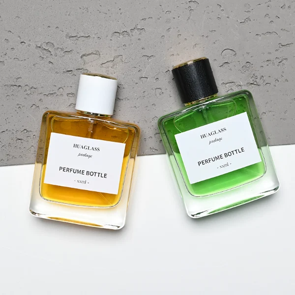 HUA0128 perfume bottle, square clear glass body with 50 ml or 100 ml liquid, cylindrical plastic cap, outer label with printed logo, modern minimalist design, ideal for gifting and daily use.