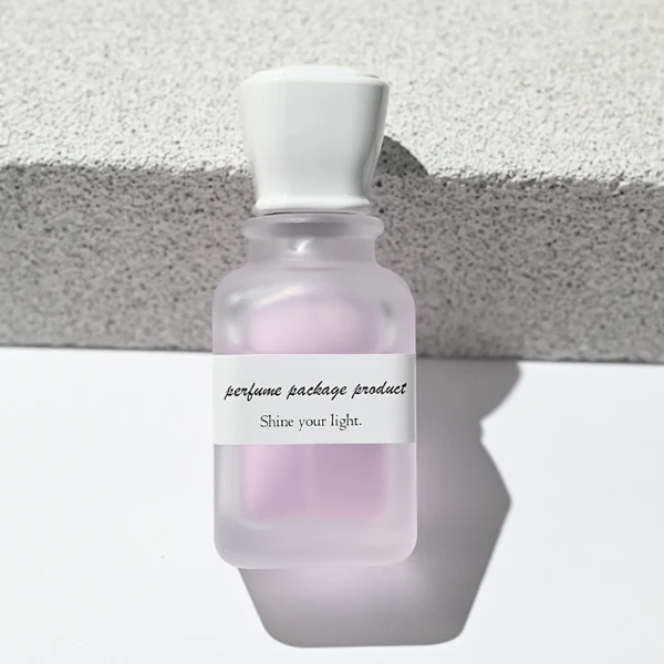 HUA0143 perfume bottle, opaque rectangular glass body with 30 ml, 50 ml, or 100 ml liquid, square plastic cap, outer label with printed logo, modern elegant design, ideal for gifting and daily use.