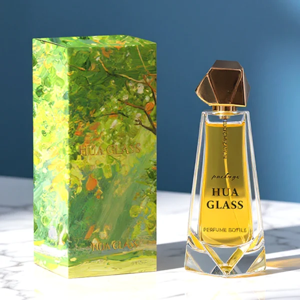 HUA0150 perfume bottle, trapezoidal faceted glass body with 100 ml liquid, irregular multi-faceted plastic cap with plastic neck, outer label with printed logo, modern luxurious design, ideal for gifting and daily use.