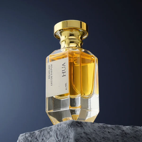 HUA0156 perfume bottle, multifaceted clear glass body with 30 ml, 50 ml, or 100 ml liquid, cylindrical cap with flat top and stepped base in gold, outer label with printed logo, modern elegant design, ideal for gifting and daily use.