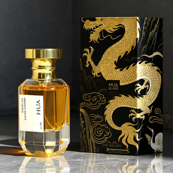 HUA0156 perfume bottle, multifaceted clear glass body with 30 ml, 50 ml, or 100 ml liquid, cylindrical cap with flat top and stepped base in gold, outer label with printed logo, modern elegant design, ideal for gifting and daily use.