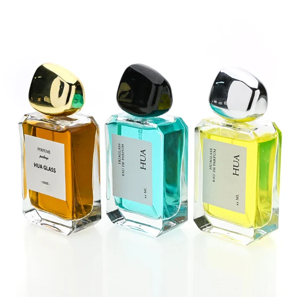 HUA0160 perfume bottle, rectangular clear glass body with 30 ml, 50 ml, or 100 ml liquid, irregular rounded plastic cap, outer label with printed logo, modern elegant design, ideal for gifting and daily use.