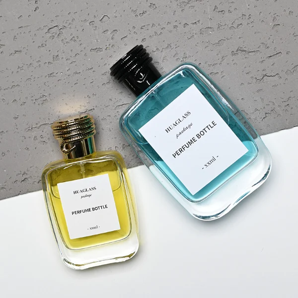 HUA0166 perfume bottle, rectangular transparent glass body with 30 ml, 50 ml, or 100 ml liquid, cylindrical plastic cap with rope-patterned detailing at the top in black or gold, outer label with printed logo, modern elegant design, ideal for gifting and daily use.