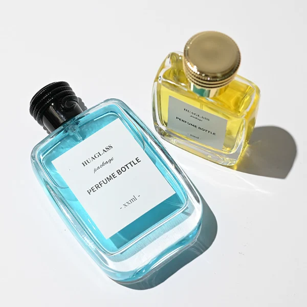 HUA0166 perfume bottle, rectangular transparent glass body with 30 ml, 50 ml, or 100 ml liquid, cylindrical plastic cap with rope-patterned detailing at the top in black or gold, outer label with printed logo, modern elegant design, ideal for gifting and daily use.