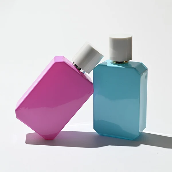 HUA0169 perfume bottle, octagonal solid-color glossy sprayed glass body with customizable color, 30 ml, 50 ml, or 100 ml liquid, cylindrical plastic cap with gold or silver neck ring, smooth glossy spray coating, modern minimalist design, ideal for gifting and daily use.