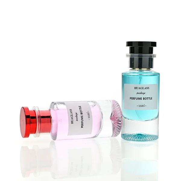 HUA0178 perfume bottle, cylindrical transparent glass body with embossed radial base pattern, 30 ml, 50 ml, or 100 ml liquid, stopper-style cylindrical plastic cap with customizable colors, printed logo label, modern luxury minimalist design, ideal for gifting and daily use.