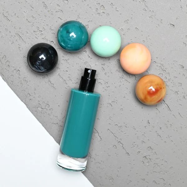HUA0187 perfume bottle, cylindrical inner-printed glass body with customizable colors, 30 ml, 50 ml, or 100 ml liquid, faceted spherical resin cap with customizable colors, printed logo, modern artistic fashion design, ideal for gifting and daily use.