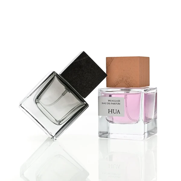 HUA0199 perfume bottle, square gradient glass body with 30 ml, 50 ml, or 100 ml liquid, black wooden square cap with removable design, one with gold spray head, one with protective cap, printed logo label, modern minimalist luxury design, ideal for gifting and daily use.