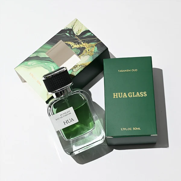 HUA0207 perfume bottle, rectangular transparent glass body with thick base, 30 ml, 50 ml, or 100 ml liquid, cylindrical leather-wrapped cap with customizable colors, brand label applied on the surface, modern luxurious design, ideal for gifting and daily use.