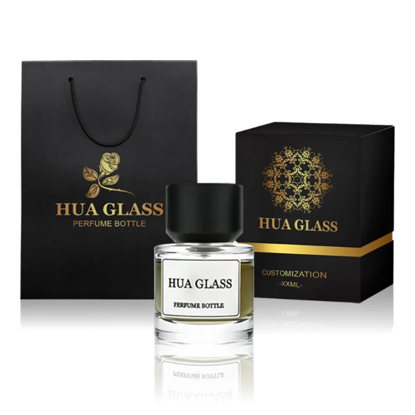 HUA0209 perfume bottle, cylindrical transparent glass body with thick base, 30 ml, 50 ml, or 100 ml liquid, cylindrical wooden cap with smooth matte finish, brand label applied on the surface, modern minimalist luxury design, ideal for gifting and daily use.