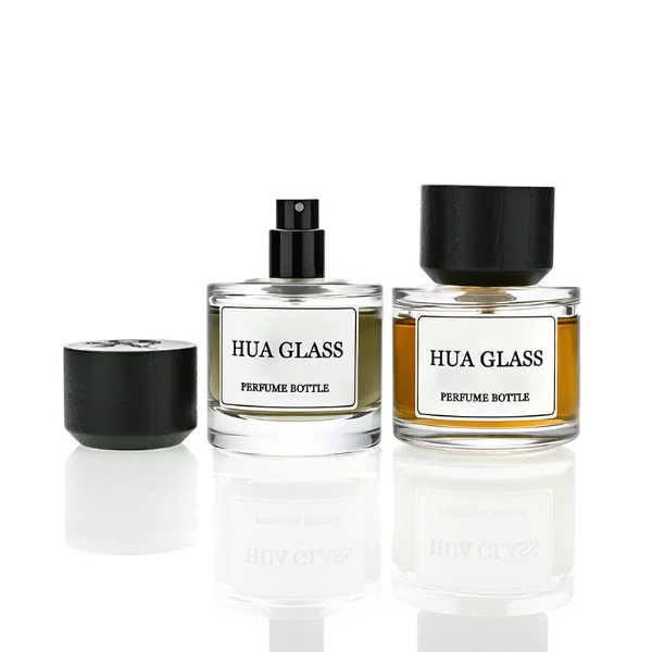 HUA0209 perfume bottle, cylindrical transparent glass body with thick base, 30 ml, 50 ml, or 100 ml liquid, cylindrical wooden cap with smooth matte finish, brand label applied on the surface, modern minimalist luxury design, ideal for gifting and daily use.