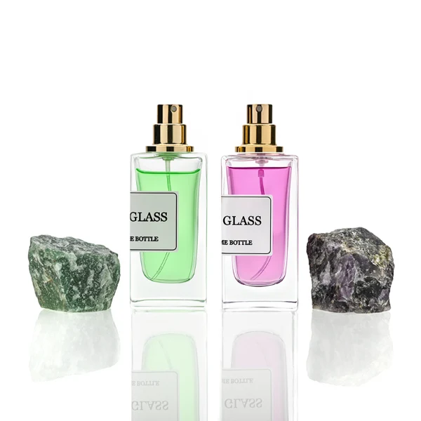 HUA0213 perfume bottle, rectangular transparent glass body with thick base, 30 ml, 50 ml, or 100 ml liquid, rough natural crystal stone cap with gold neck ring, brand label applied on the bottle surface, modern artistic luxury design, ideal for gifting and daily use.