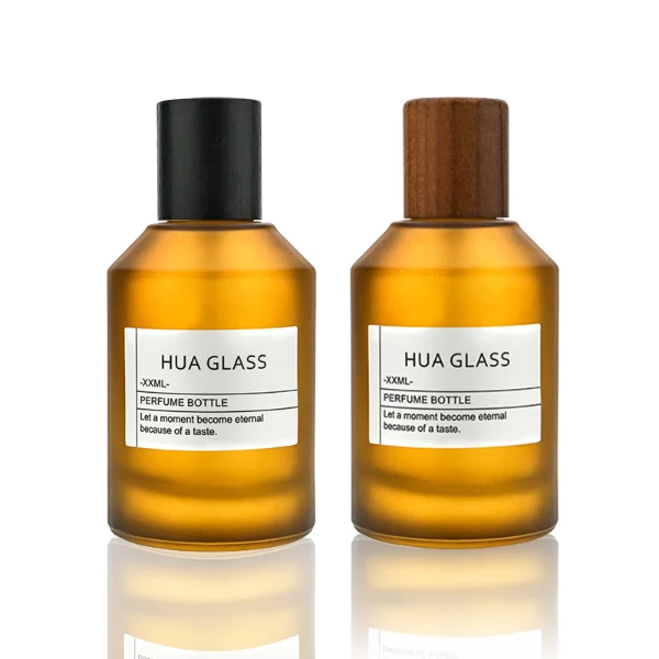 HUA0214 perfume bottle, cylindrical frosted glass body with thick base, 30 ml, 50 ml, or 100 ml liquid, removable cylindrical wooden cap with spray nozzle, brand label applied on the surface, modern minimalist luxury design, ideal for gifting and daily use.