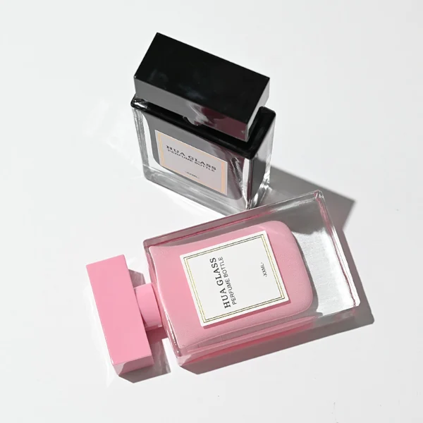 HUA0223 perfume bottle, rectangular inner-sprayed glass body with thick base, 30 ml, 50 ml, or 100 ml liquid (pink or black), rectangular flat plastic cap, brand label applied on bottle, modern luxurious fashion design, ideal for gifting and daily use.