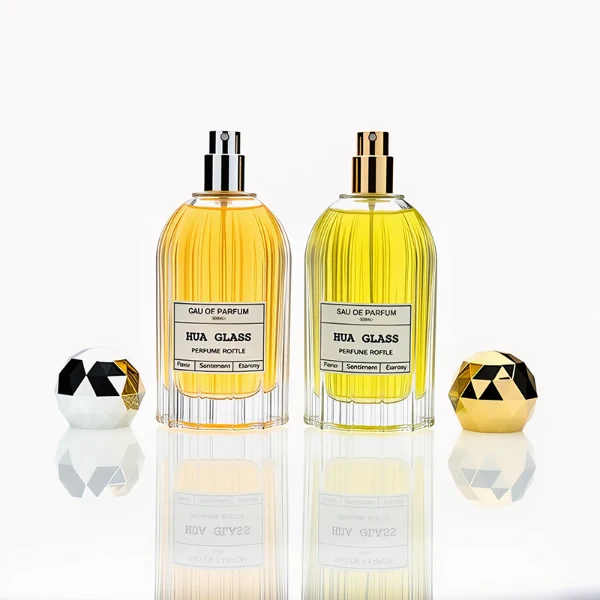 HUA0229 perfume bottle, cylindrical transparent glass body with ribbed sides and thick base, 100 ml liquid, faceted geometric sphere plastic cap in gold or silver, brand label applied on bottle, modern luxurious fashion design, ideal for gifting and daily use.