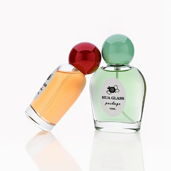 HUA0232 perfume bottle, flattened oval transparent glass body with thick base, high-gloss finish, smooth rounded contours, 50 ml liquid, spherical plastic cap in customizable colors, brand label applied on bottle, modern playful design, ideal for gifting and daily use.