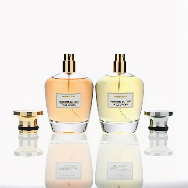 HUA0238 perfume bottle, kettle-shaped transparent glass body with thick base, 100 ml liquid, flat cylindrical metallic cap, top flat, bottom fitting the bottle neck, brand label applied on bottle, modern luxurious design, ideal for gifting and daily use.