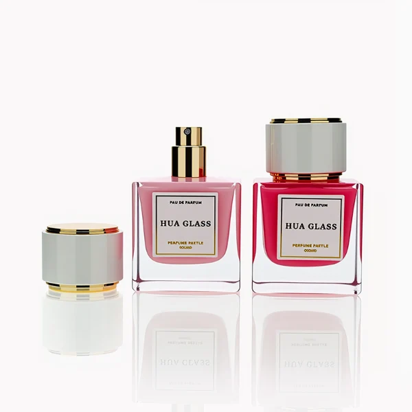 HUA0243 perfume bottle, cylindrical transparent internal spray glass body with thick base, 30 ml, 50 ml, or 100 ml liquid, cylindrical plastic cap with black or white side and gold or silver plastic rings on both top and bottom, brand label applied on bottle, modern luxurious design, ideal for gifting and daily use.