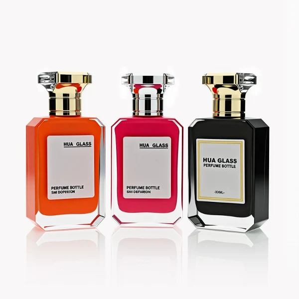 HUA0245 perfume bottle, rectangular transparent glass body with beveled corners and thick base, customizable inner spray colors, 30 ml, 50 ml, or 100 ml liquid, irregular metallic plastic cap with silver or gold side bar details, printed logo label, modern luxury fashion design, ideal for gifting and daily use.