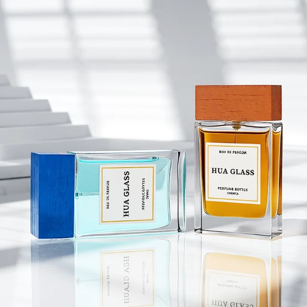 HUA0247 perfume bottle, rectangular transparent glass body with thick base, 100 ml liquid, rectangular wooden cap with customizable color, brand label applied on bottle, modern luxurious design, ideal for gifting and daily use.