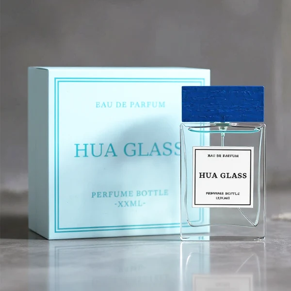 HUA0247 perfume bottle, rectangular transparent glass body with thick base, 100 ml liquid, rectangular wooden cap with customizable color, brand label applied on bottle, modern luxurious design, ideal for gifting and daily use.
