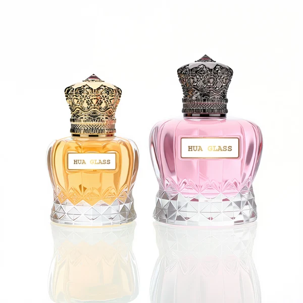 HUA0249 perfume bottle, faceted transparent glass body with thick base, 30 ml, 50 ml, or 100 ml liquid, ornate crown-shaped Zamac cap, brand label applied on bottle, luxurious ornate design, ideal for gifting and daily use.